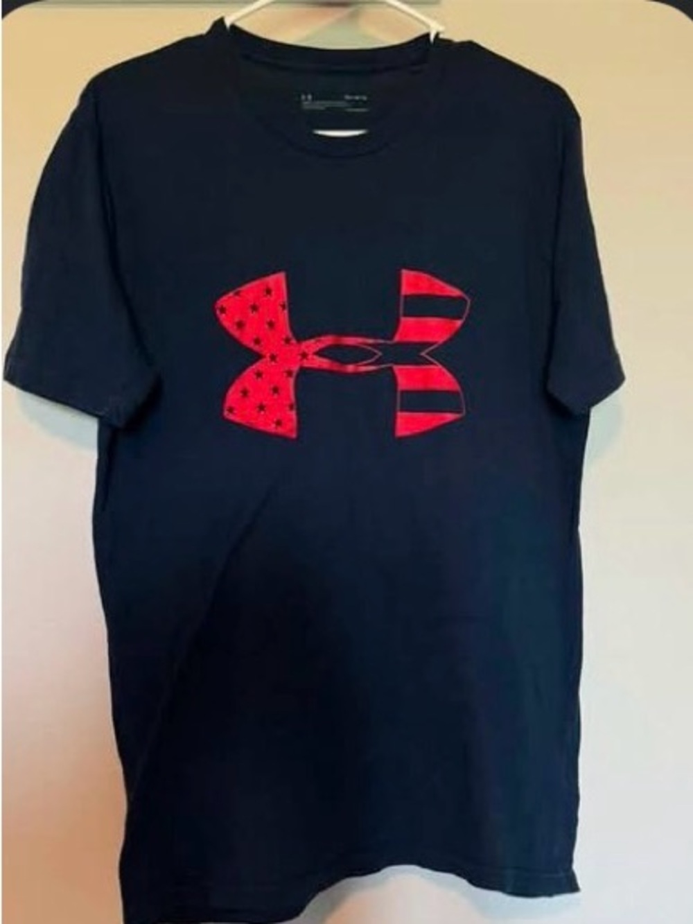 Under Armour Men’s ' Black Short-Sleeve Logo Tee with Red Accent